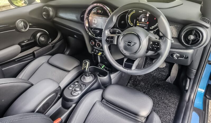 December 2023 MINI COOPER SE 2 Door (A) F56 New facelift High Spec! CBU Local Imported Brand new by MINI /BMW MALAYSIA! 1 Owner Must Buy! full