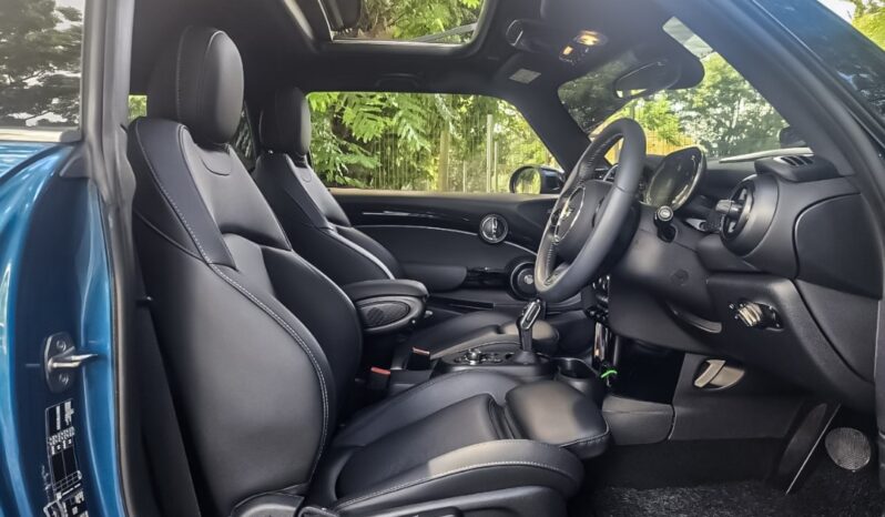 December 2023 MINI COOPER SE 2 Door (A) F56 New facelift High Spec! CBU Local Imported Brand new by MINI /BMW MALAYSIA! 1 Owner Must Buy! full