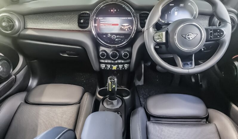 December 2023 MINI COOPER SE 2 Door (A) F56 New facelift High Spec! CBU Local Imported Brand new by MINI /BMW MALAYSIA! 1 Owner Must Buy! full
