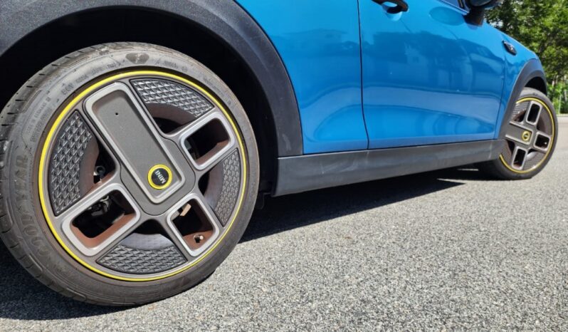 December 2023 MINI COOPER SE 2 Door (A) F56 New facelift High Spec! CBU Local Imported Brand new by MINI /BMW MALAYSIA! 1 Owner Must Buy! full